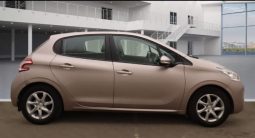 
										Peugeot 208 (2014) full									